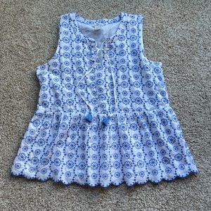 Vineyard Vines sleeveless shirt.